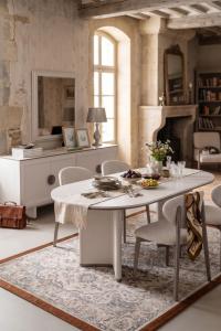 Luna Diningroom Set