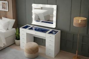 VELVET DRESSER